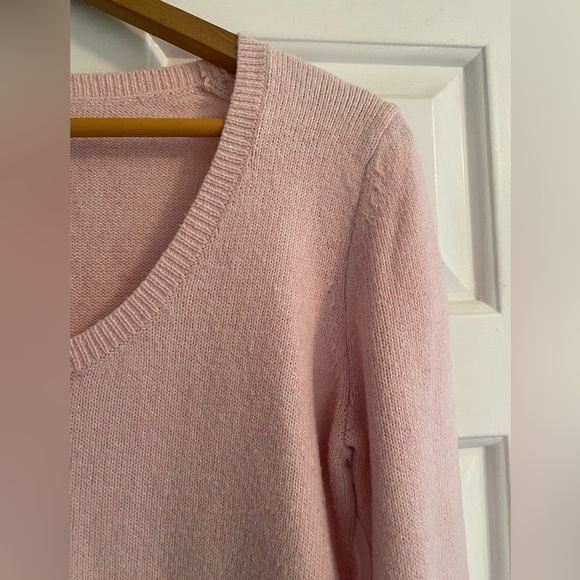 Old Navy Scoop Neck Pink Sweater Size M - Picture 2 of 5